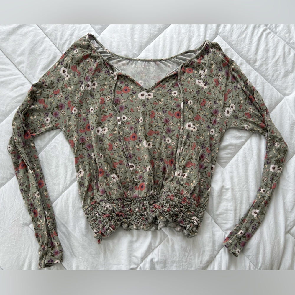 AMERICAN EAGLE LONG SLEEVE FLORAL TOP